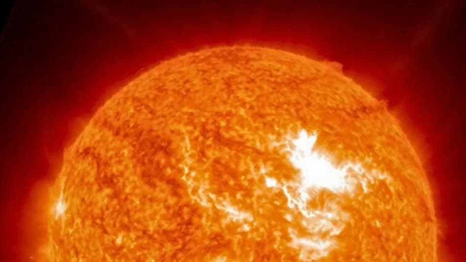 Strongest Solar Flare of 2025 Sends High-Energy Radiation Rushing Toward Earth